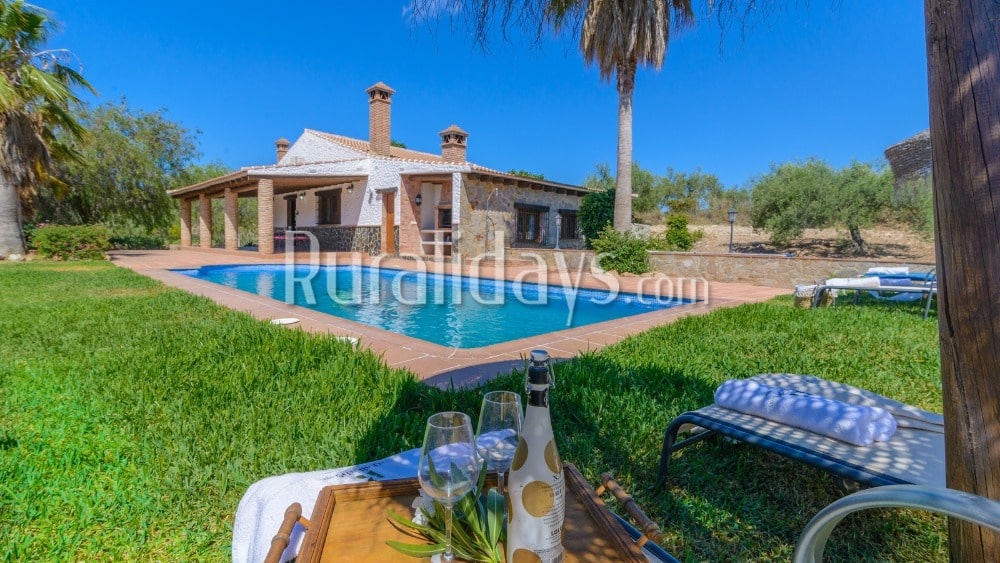 Malerisches Ferienhaus mit Whirlpool und tollem Ausblick in Alozaina - MAL0177