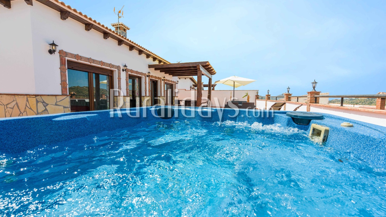 Appartement douillet avec une splendide terrasse et un Jacuzzi (Canillas de Albaida, Malaga)