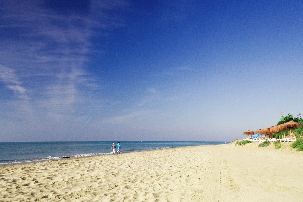 Strand von Cabopino in Marbella - Die besten Strände von Malaga