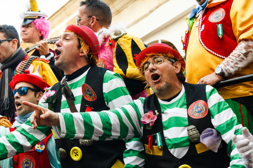 Carnival of Cadiz: Group of Ilegales singing in the streets of Cadiz