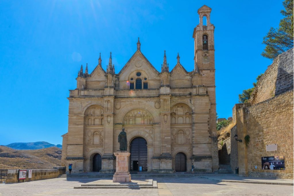 Portada de la Real Colegiata de Santa María la Mayor