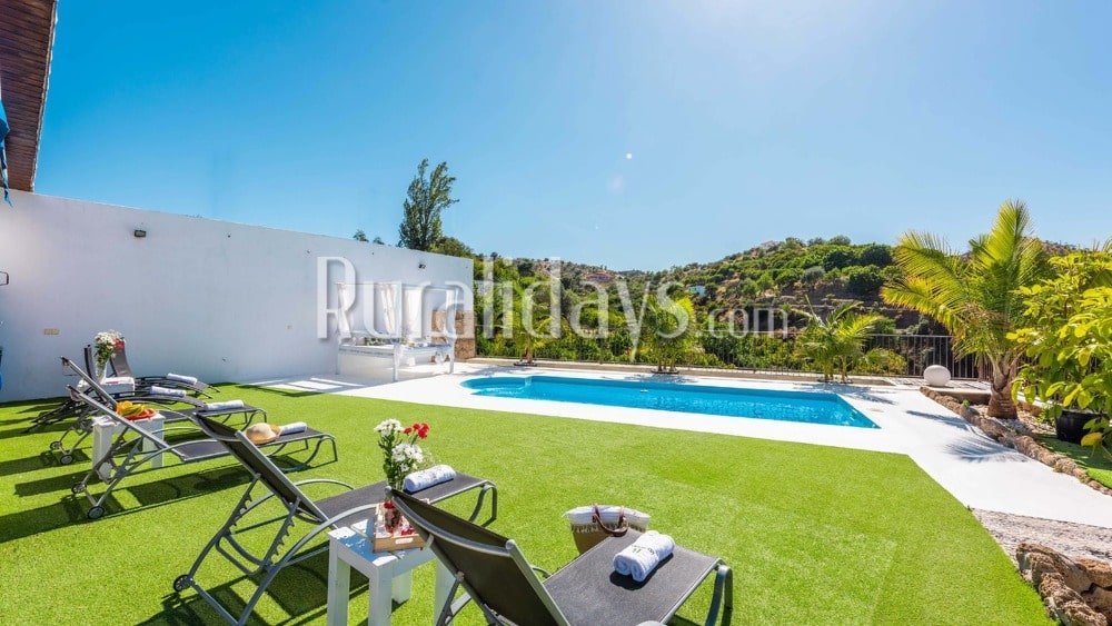 Encantadora villa con amplia terraza al aire libre en Coín - MAL1784