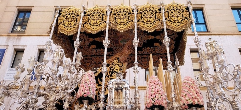 Semana Santa en Málaga y Sevilla – Virgen de Lágrimas y Favores