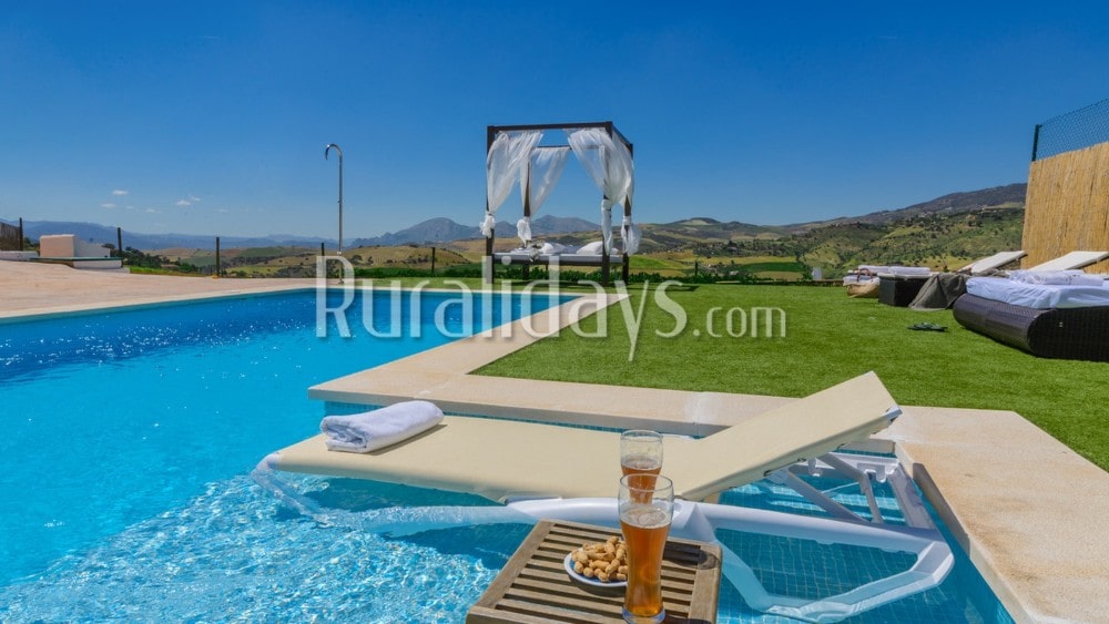 Villa mit Whirlpool und fantastischem Außenbereich in Villanueva de la Concepción - MAL2571