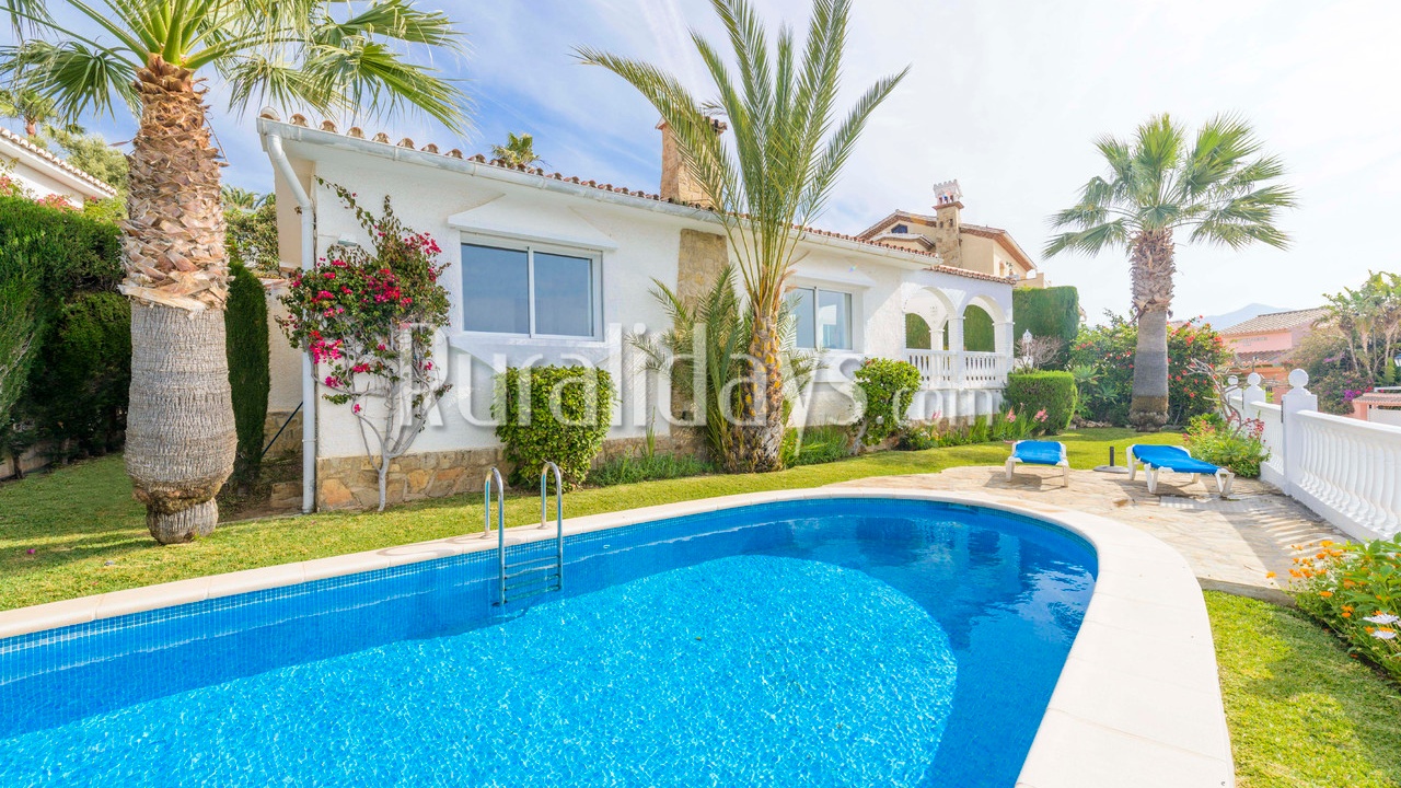 Villa con magnífica zona exterior