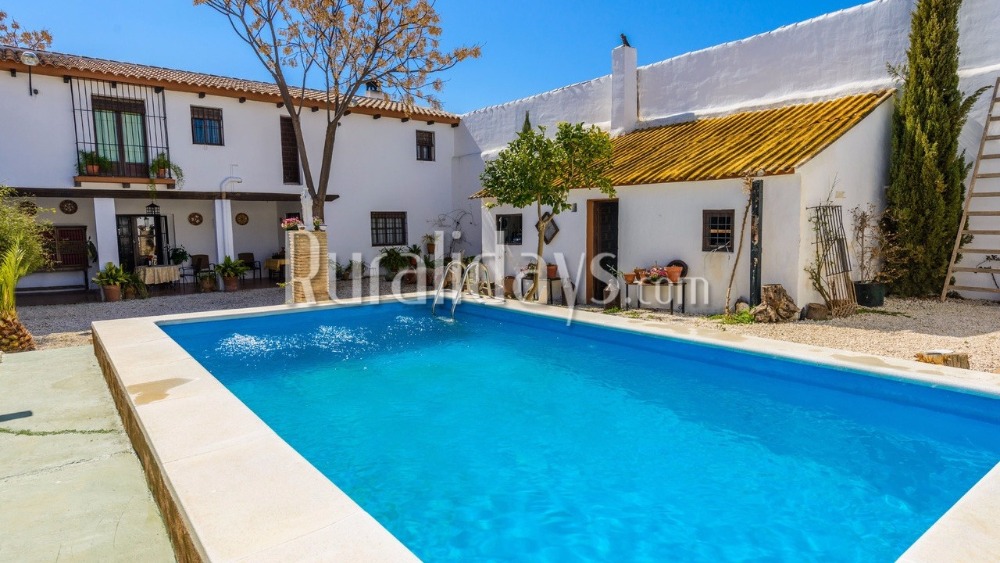 Magnificently renovated farmhouse in Puente Genil (Cordoba)