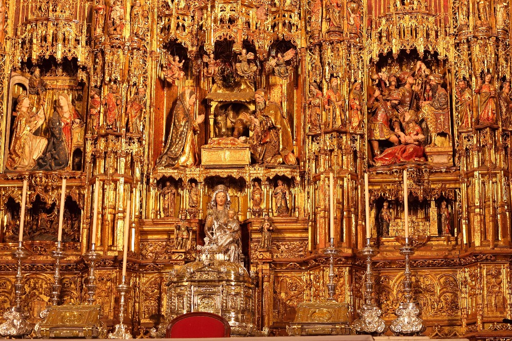 Altaraufsatz von der Capilla Mayor in der Kathedrale von Sevilla