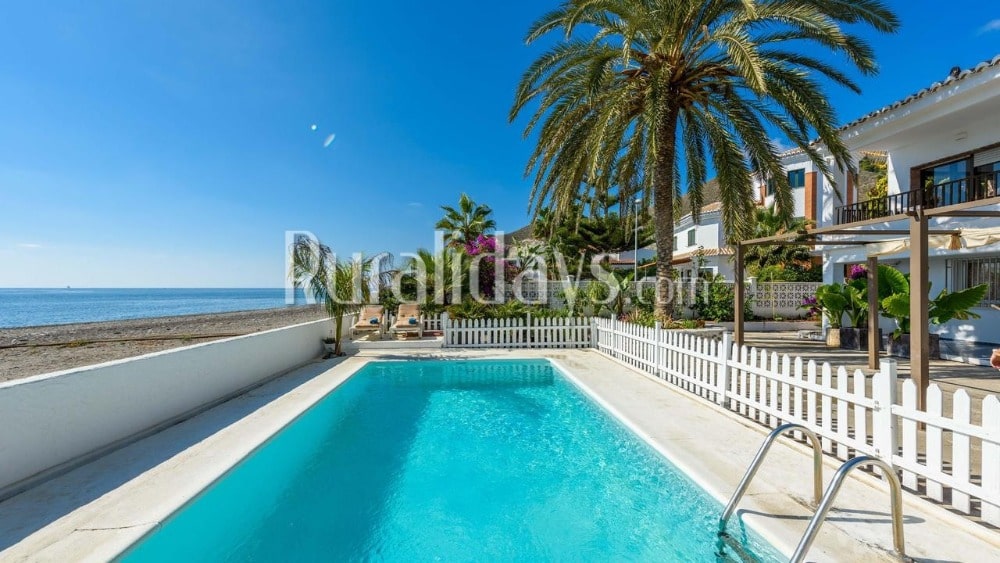 Fabulous beachfront villa in Motril - GRA2081