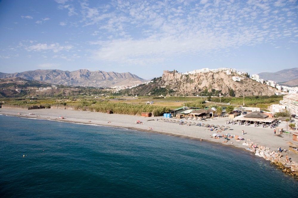 Plage de La Guardia à Salobreña - meilleures plages d'Andalousie