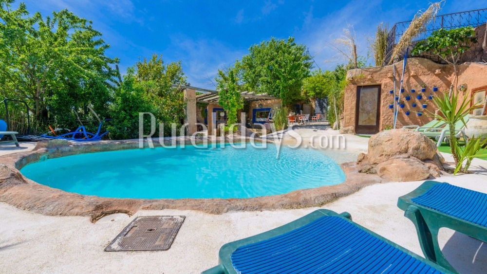 Cave house with beach-like pool in Loja, Granada