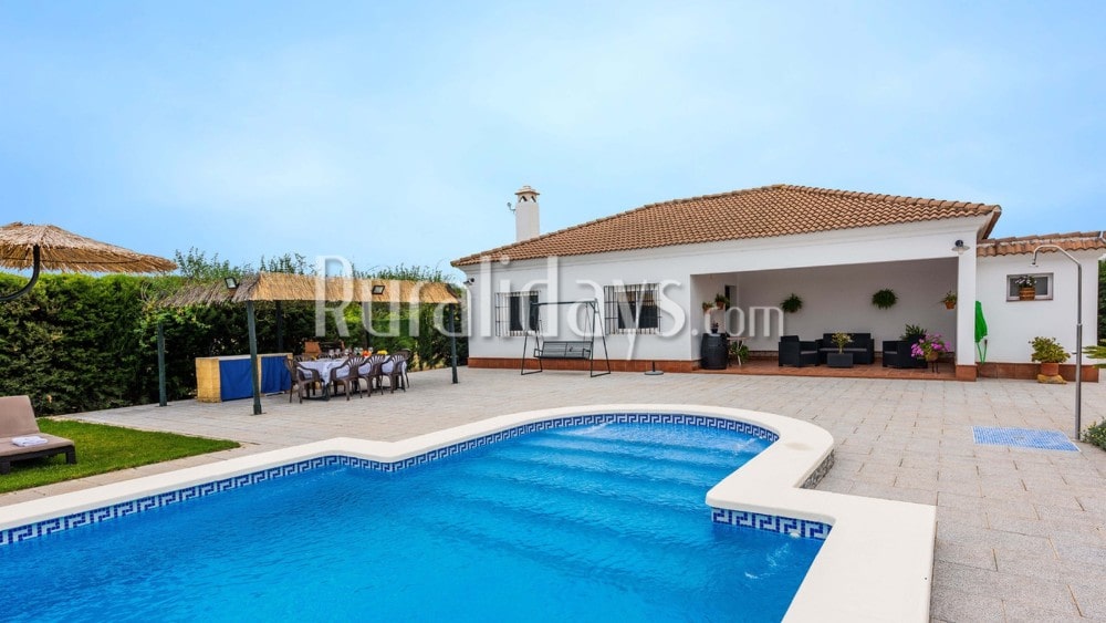 Villa surrounded by a vast field near Seville in La Puebla de Cazalla - SEV2435