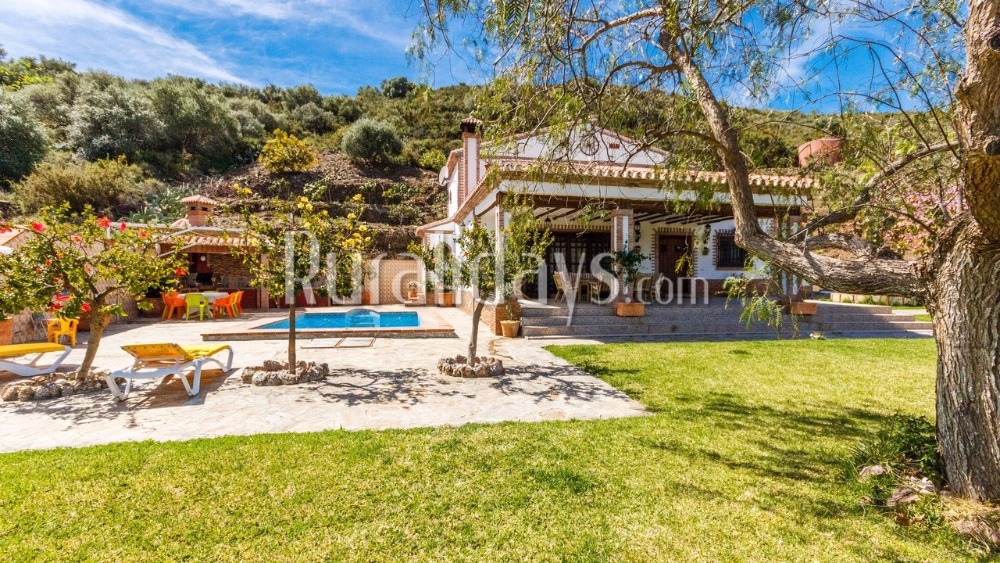 Rustikale Villa in den Bergen nahe Nerja