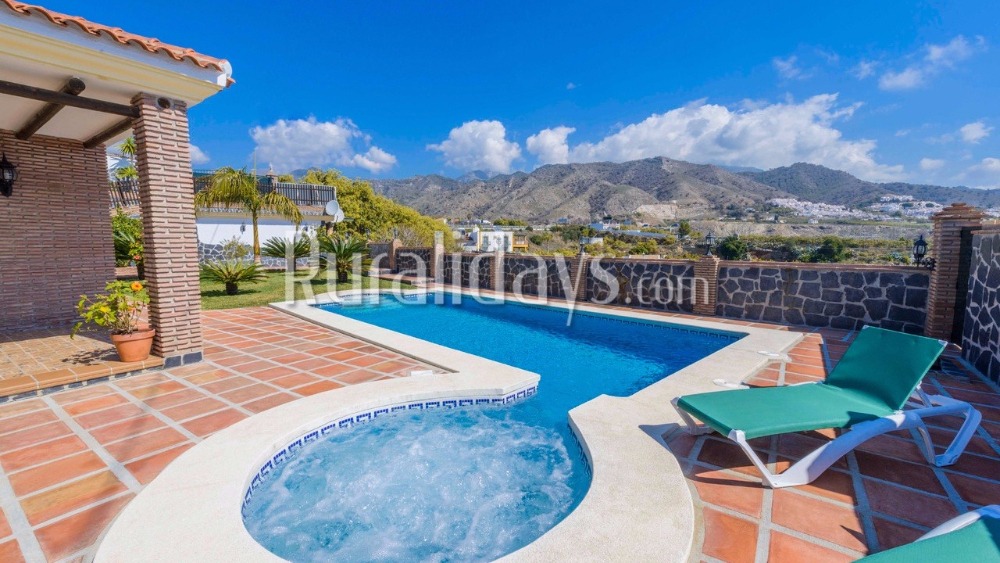 Espaciosa villa rodeada de las montañas de Nerja