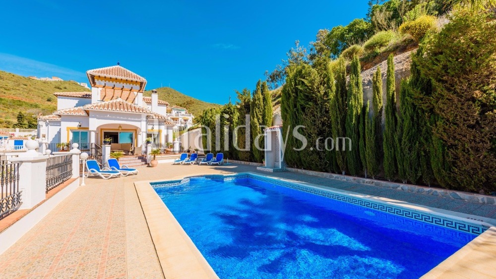 Preciosa villa frente al mar en Nerja