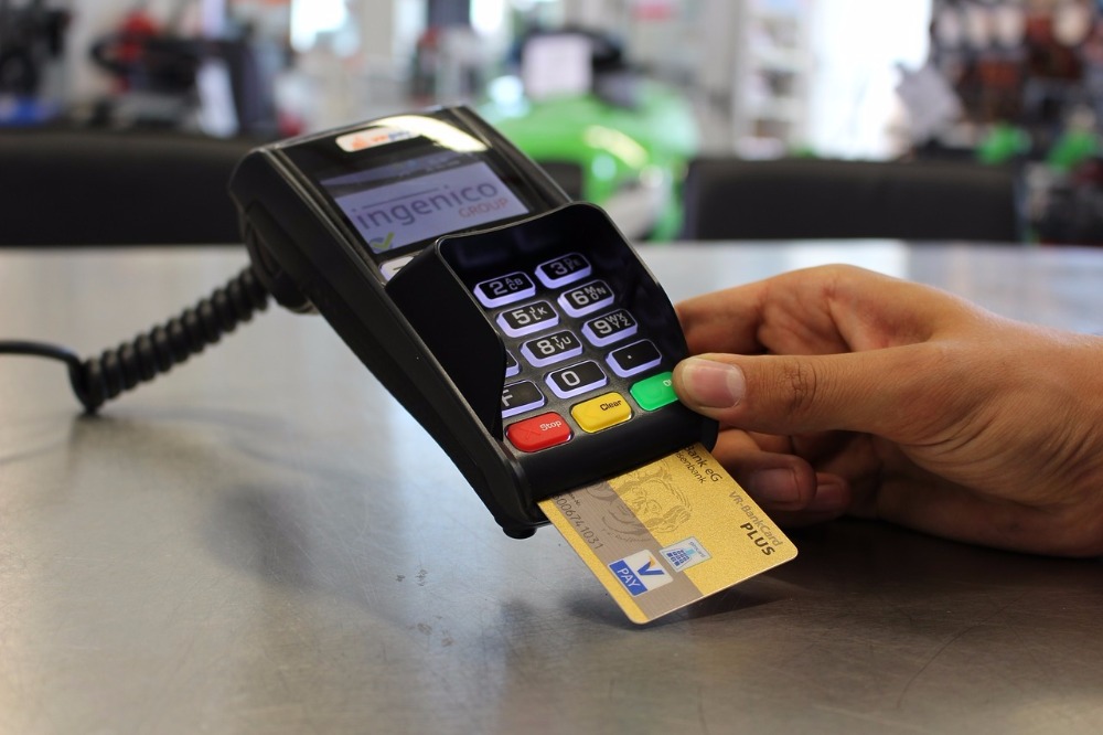 payment with debit-credit card in Spain