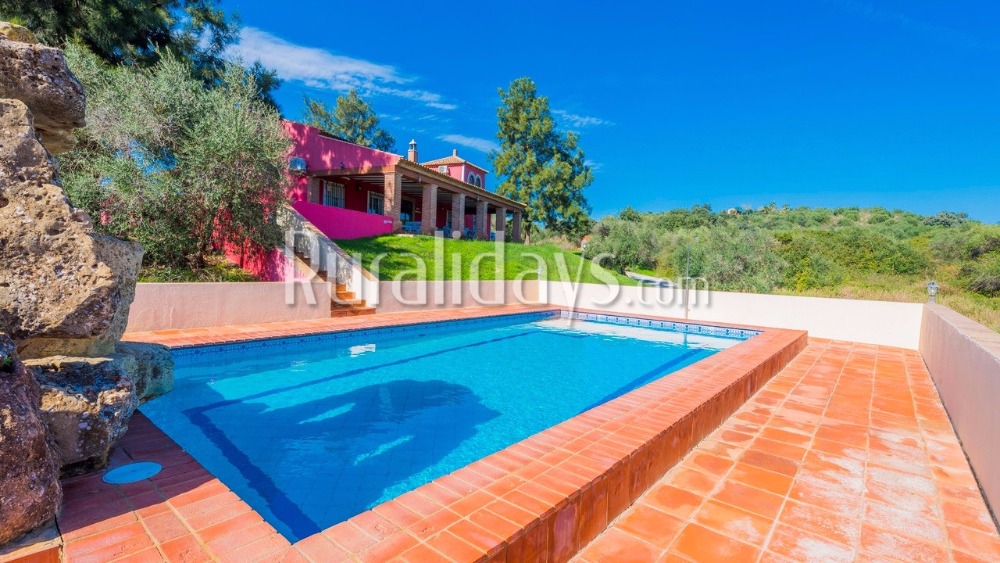 Villa única con decoración de colores vivos en Alcolea del Río