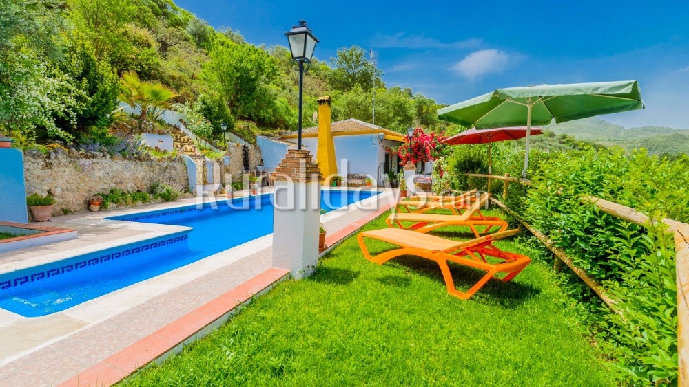 Farbenfrohes Ferienhaus mit großen Zimmern in Carcabuey (Cordoba)