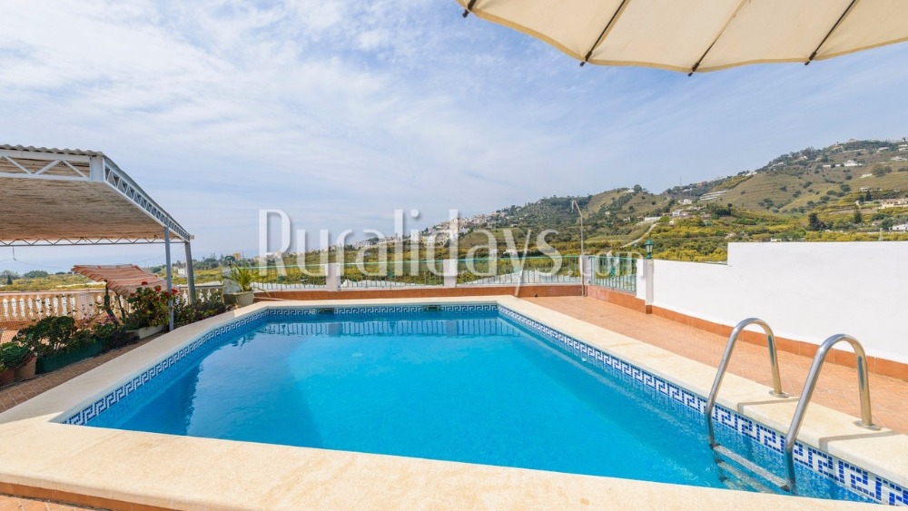 Holiday villa in Nerja for nine people