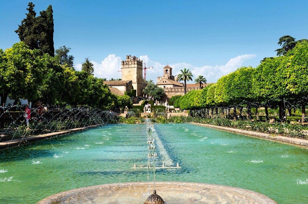 Alcázar with fountains