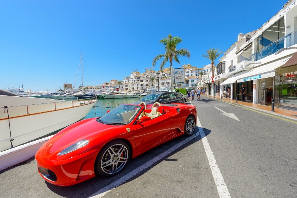 El Paseo Muelle de Ribera con coche de lujo en Marbella - Andalucía en 14 días
