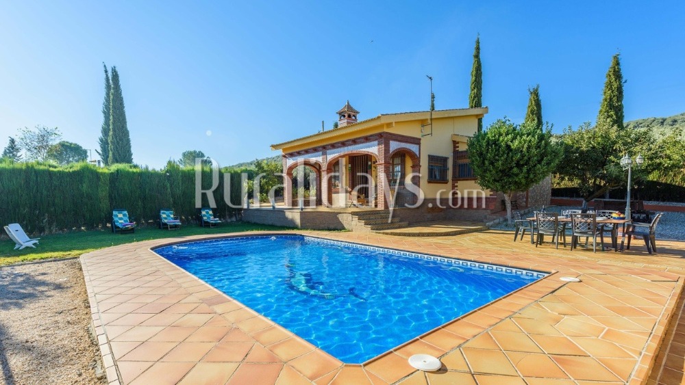Charming rustic villa with three spacious bedrooms in El Salar (Granada)