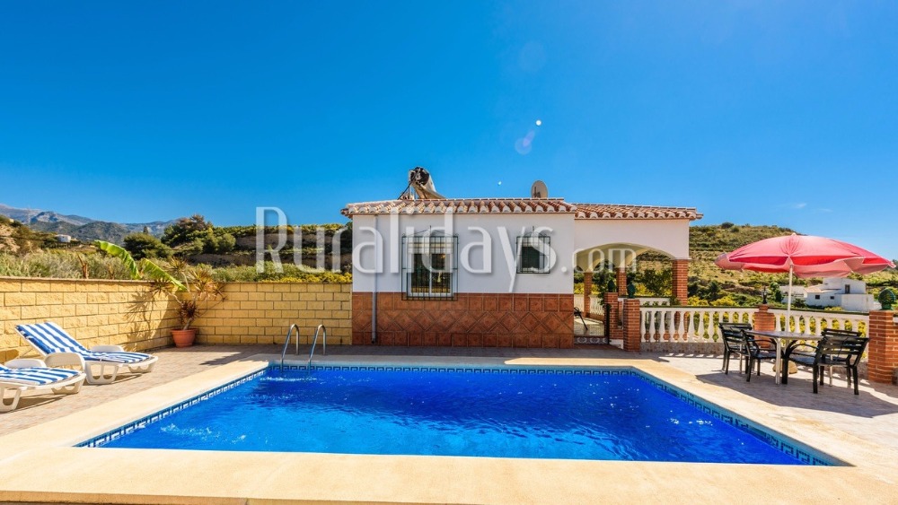 Gemütliches Ferienhaus mit großer Veranda in Nerja