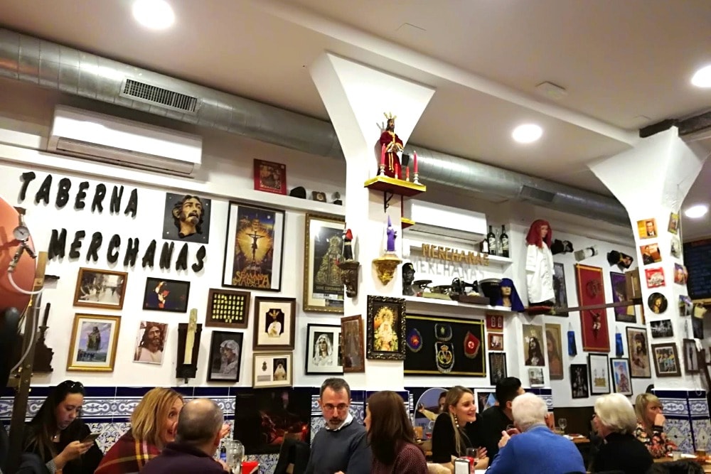 Innenraum des Las Merchanas in calle Andrés Pérez - Essen in Malaga in der Karwoche