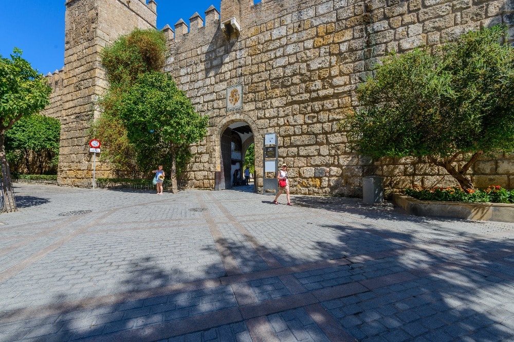 Het Puerta de Léon - ingang van Real Alcázar van Sevilla