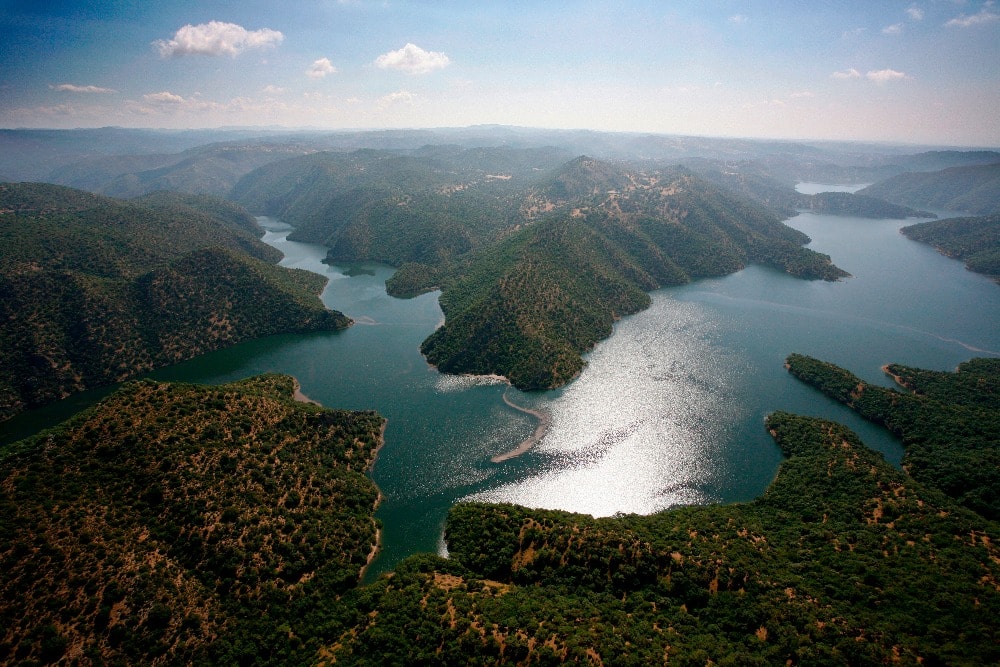 Barrage de la rivière Bembezar dans la Sierra de Hornachuelos