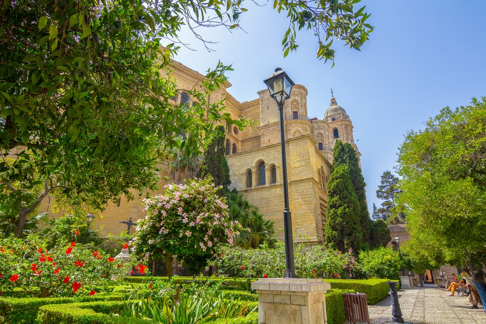 Der Patio de los Naranjos der Kathedrale von Malaga