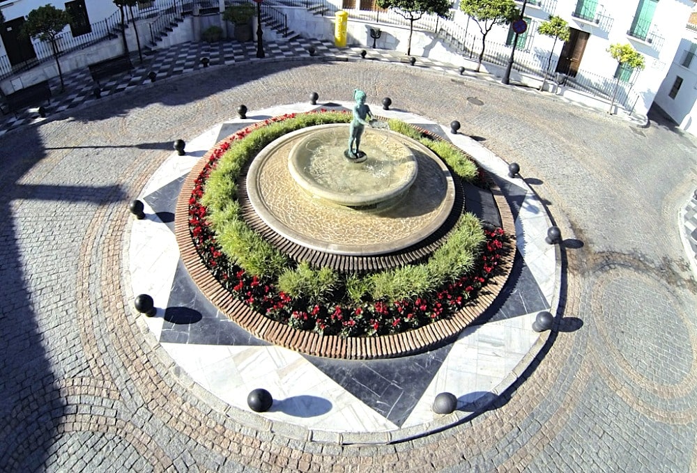 Niña de Benalmádena - Plaza de España en Benalmádena