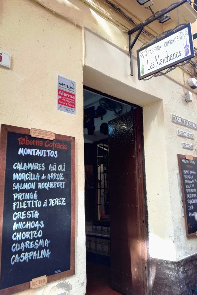 Las Merchanas in de straat Mosquera - Waar te eten in Malaga tijdens de Heilige Week