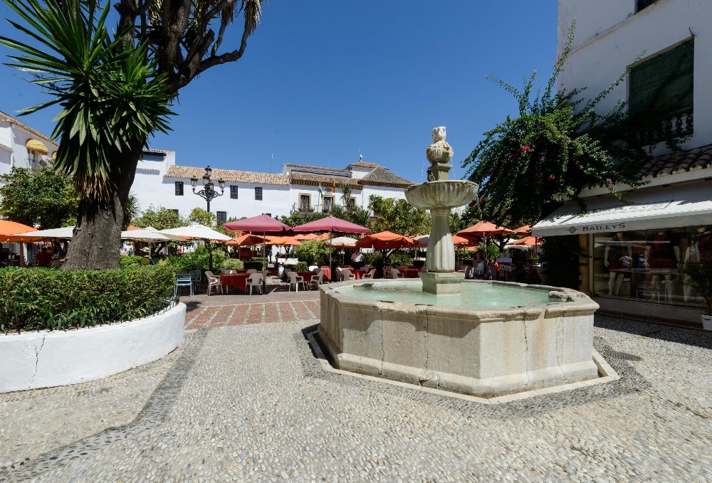 Plaza de los Naranjos in de oude binnenstad van Marbella