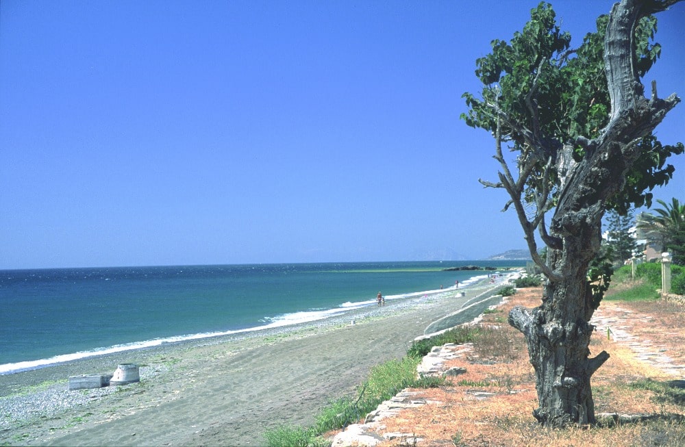 Playa nudista de Arroyo Vaquero en Estepona (Málaga)