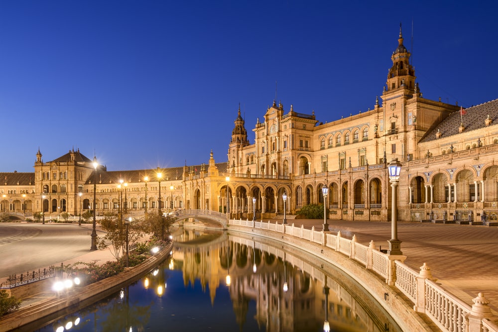 Visit Seville in autumn - Plaza de España