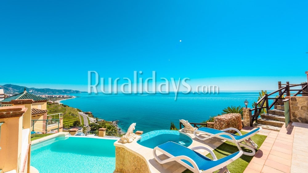 Fabulosa vivienda con vistas que dejan sin aliento cerca de Nerja - MAL1977