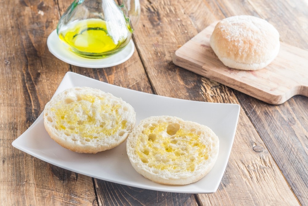 Mollete de Antequera with olive oil