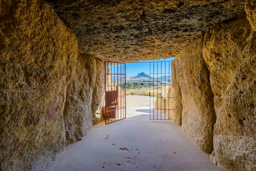 Interior del Dolmen de Menga