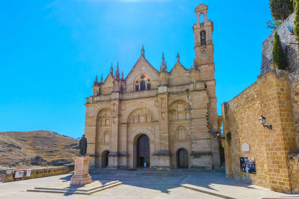 Portada de la Real Colegiata de Santa María la Mayor