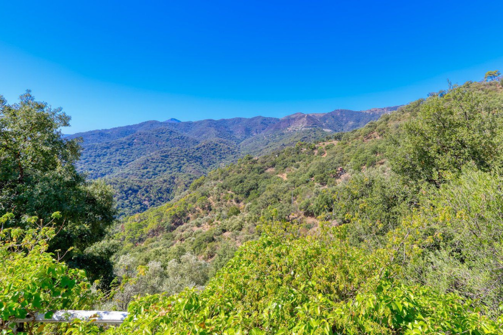 Vistas de la Sierra Bermeja desde una casa rural